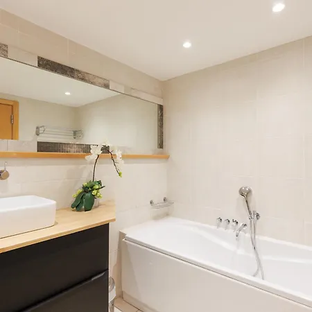 Pavillon Riviera Yourhosthelper