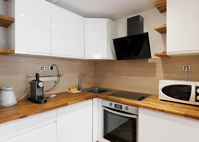 Pavillon Riviera Yourhosthelper *