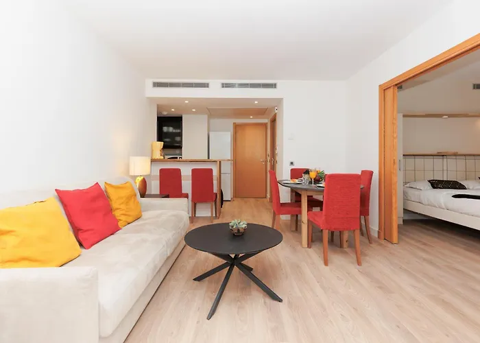 Pavillon Riviera Yourhosthelper * 칸느