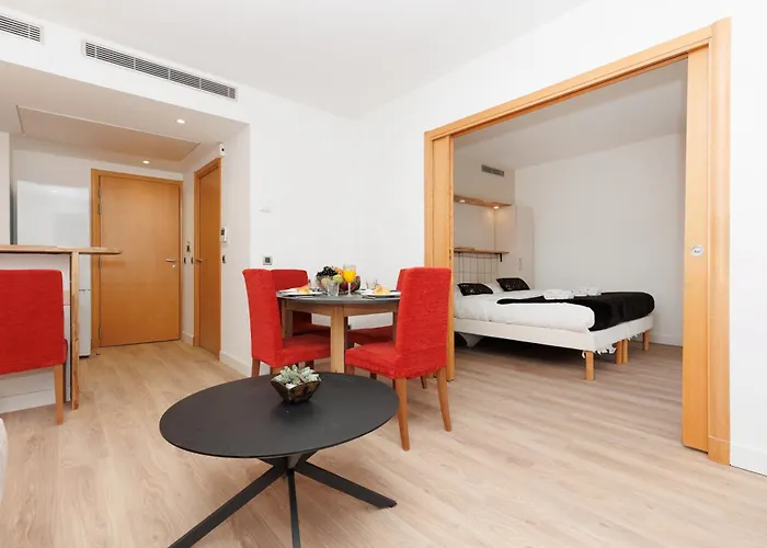 Pavillon Riviera Yourhosthelper 아파트